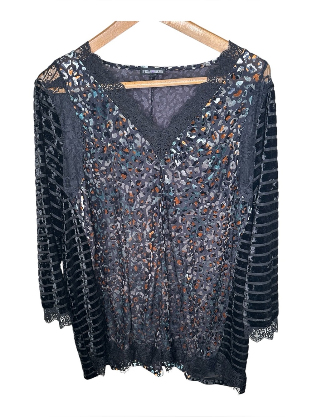 The Pyramid Collection Velvet Burnout Top Size 2X Leopard Print Lace Black